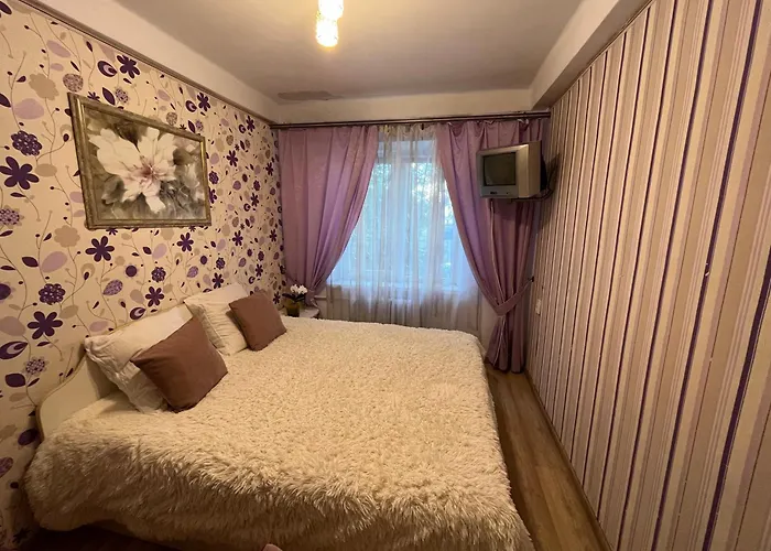 2-На Квартира Вул. Михайла Донця 5, Поруч Нау, Кпі, Клініка Шалімова, Метро Шулявська -15 Хв